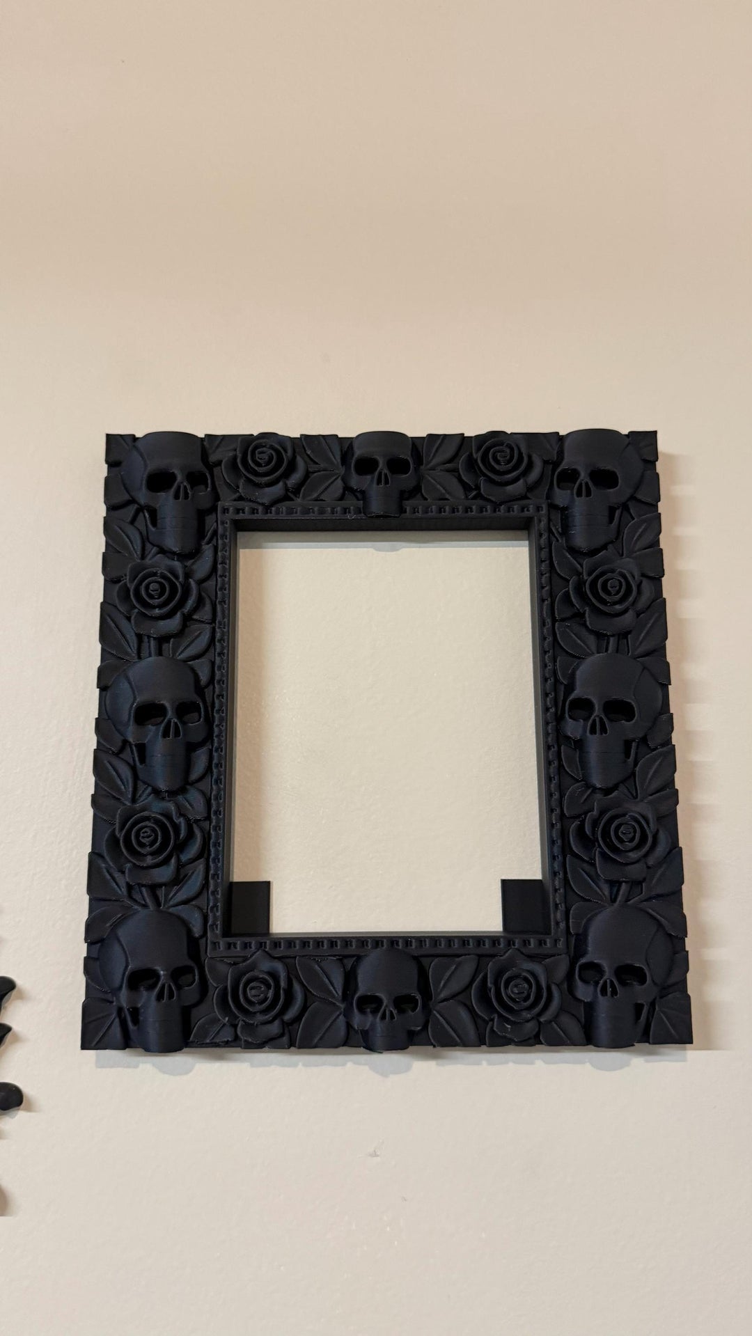 Gothic Skull DIY Picture Frame | Black Rose Border Photo Frame | Halloween Home Decor | Dark Aesthetic Wall Art | Spooky Vintage Style Decor